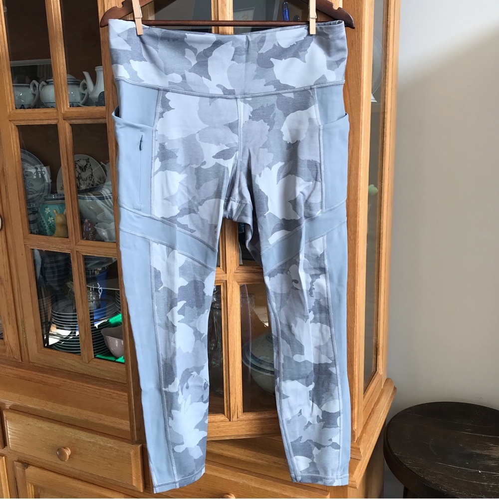 Athleta gray camo leggings size L